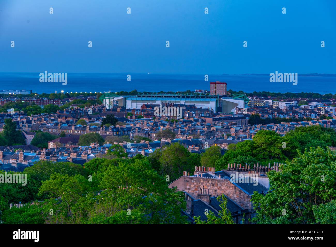 Coucher du soleil vue aérienne du quartier portuaire d'Édimbourg, Scotland.IMAGE Banque D'Images
