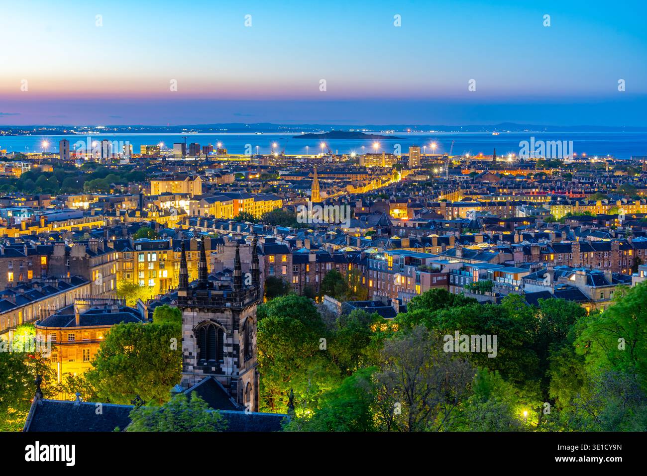 Coucher du soleil vue aérienne du quartier portuaire d'Édimbourg, Scotland.IMAGE Banque D'Images