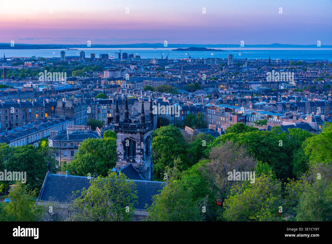 Coucher du soleil vue aérienne du quartier portuaire d'Édimbourg, Scotland.IMAGE Banque D'Images