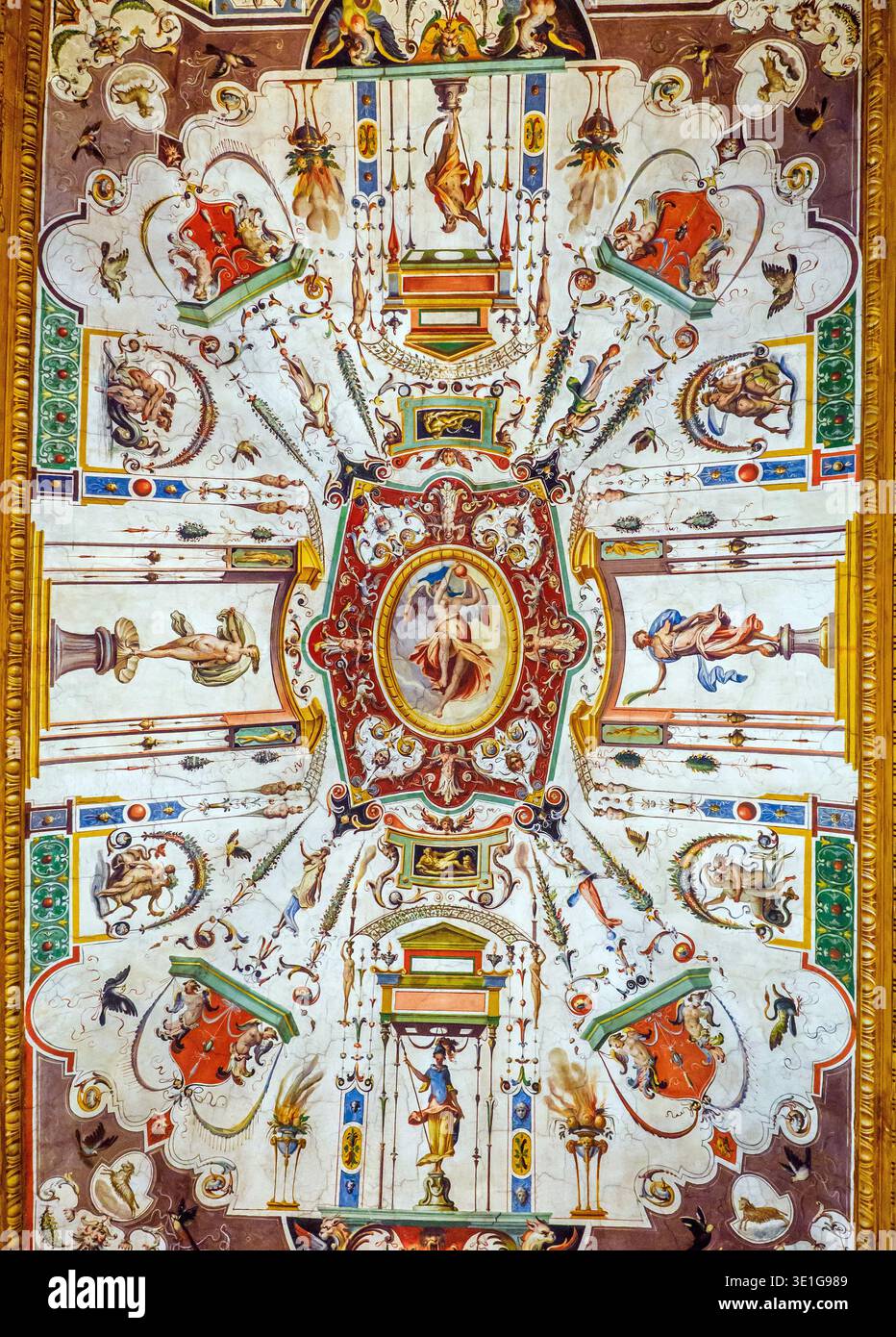Plafonds peints richement décorés dans le couloir de la Galerie Ufizi - Florence, Italie Banque D'Images