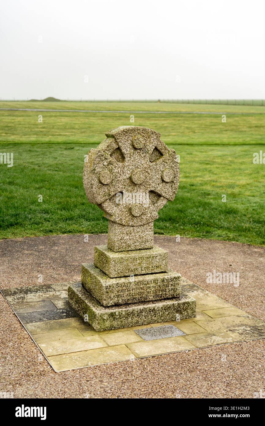 Mémorial en commémoration de deux aviateurs tués dans un accident de vol près de Stonehenge en 1912 Banque D'Images