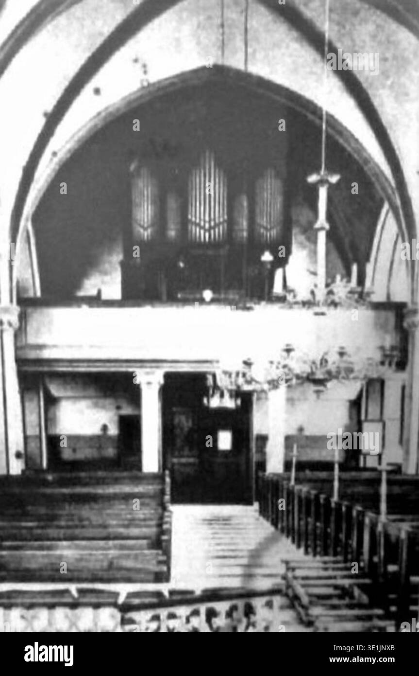 L'ancien orgue à tuyaux du rassemblement Walfridus à Rilchingen-Hanweiler a été construit en 1899 par Gerhardt. Cette image d’archives, probablement capturée avant 1914, donne un aperçu de la conception historique de l’instrument et de son importance dans la vie liturgique de l’église à la fin du XIXe siècle et au début du XXe siècle. Banque D'Images