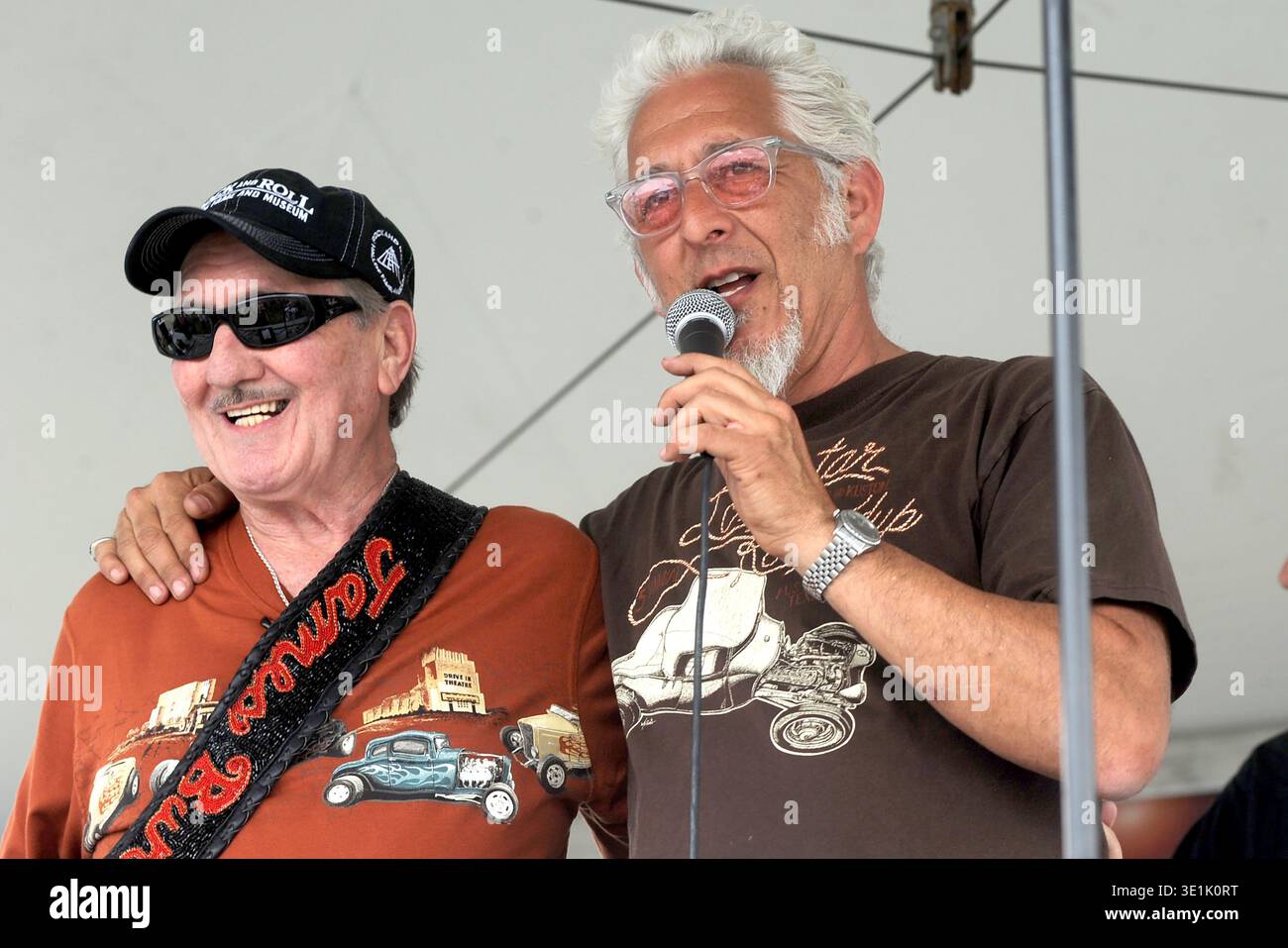 James Burton (à gauche) et Steve Wertheimer au Travis County Expo Center, Austin, Texas, le 10 avril 2010. (Photo de John Anderson/The Austin Chronicle) Banque D'Images
