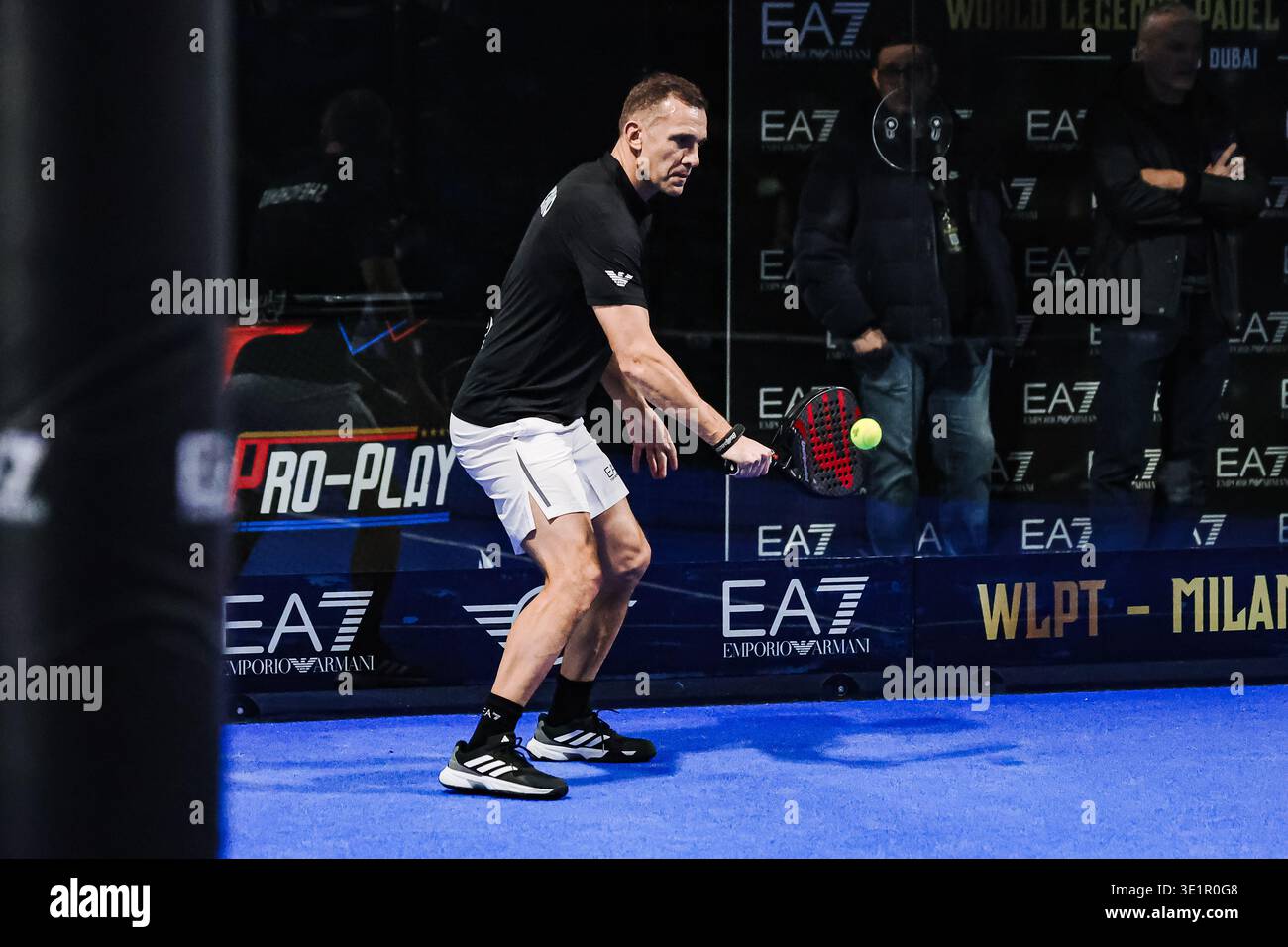 Milan, le tournoi EA7 World Legends Padel Tour 2026 avec des légendes du football sur le terrain au Padel Zenter Scalo Farini. Photo : Andriy Shevchenko (ancien footballeur ukrainien) Banque D'Images