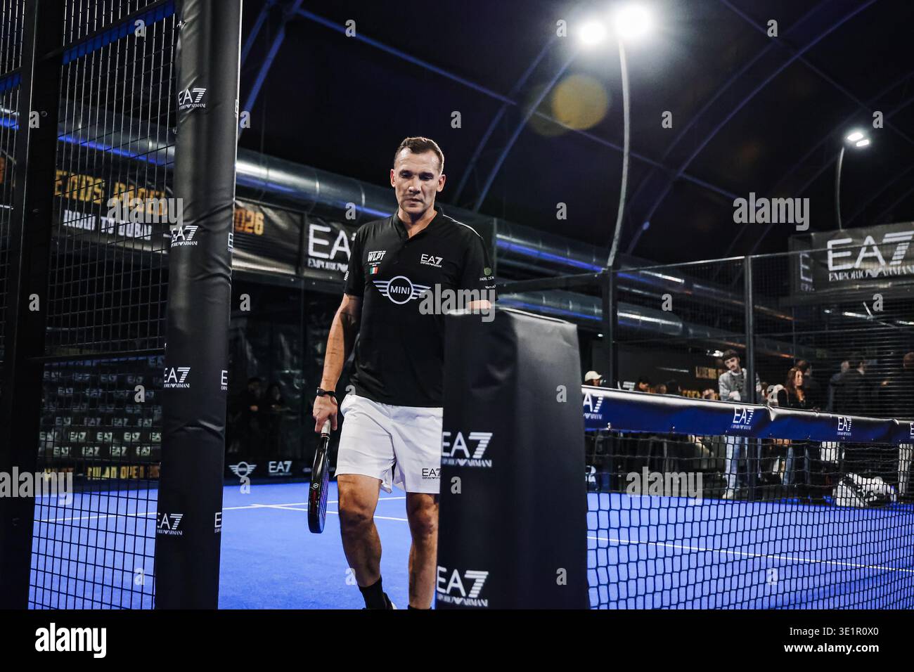 Milan, le tournoi EA7 World Legends Padel Tour 2026 avec des légendes du football sur le terrain au Padel Zenter Scalo Farini. Photo : Andriy Shevchenko (ancien footballeur ukrainien) Banque D'Images