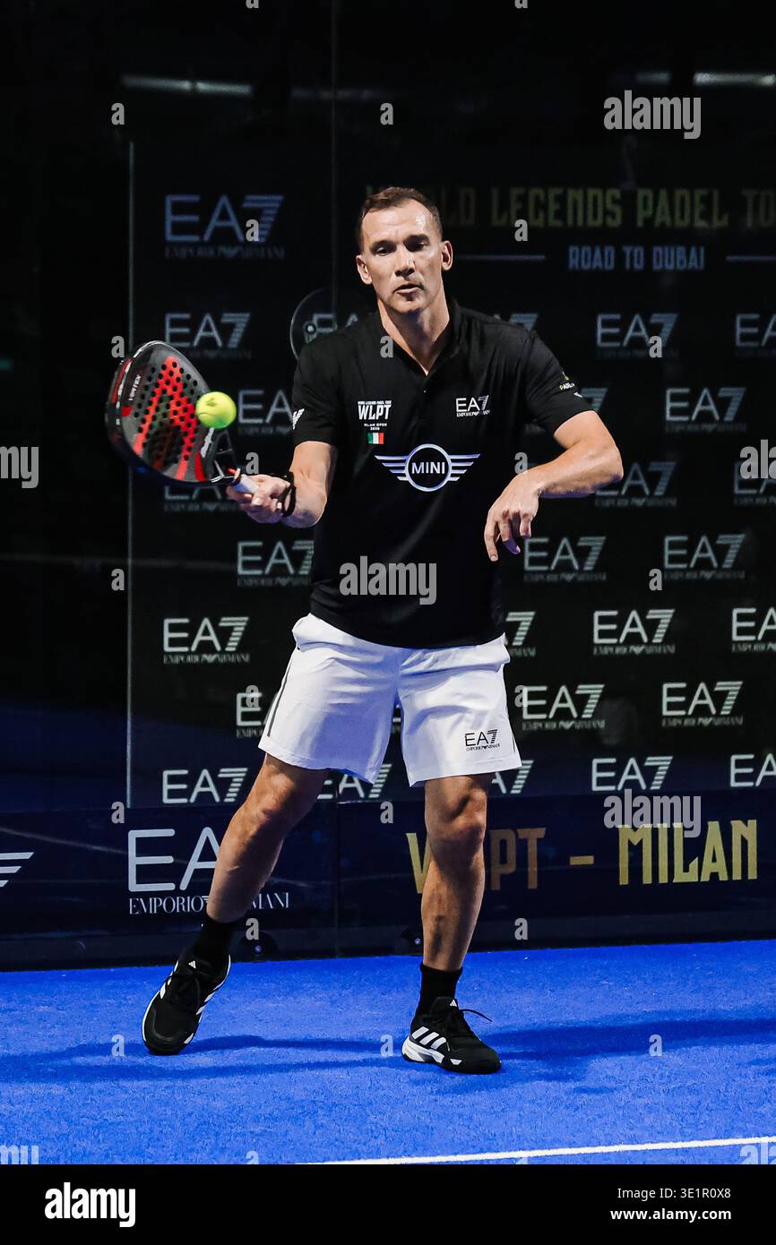 Milan, le tournoi EA7 World Legends Padel Tour 2026 avec des légendes du football sur le terrain au Padel Zenter Scalo Farini. Photo : Andriy Shevchenko (ancien footballeur ukrainien) Banque D'Images