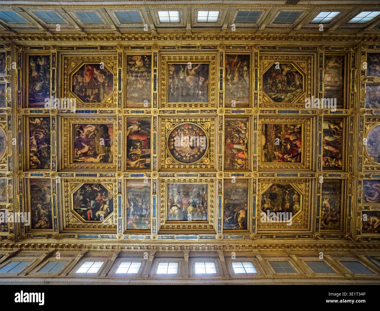 Plafond peint - Salone dei Cinquecento, la chambre la plus grande et la plus imposante du Palazzo Vecchio Banque D'Images