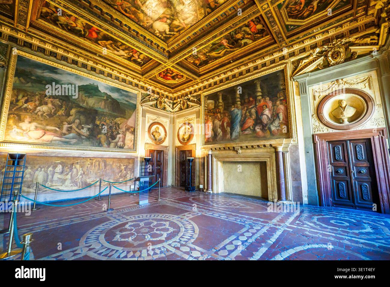 Salle de Léon X avec des œuvres de Giorgio Vasari (1511 - 1575), Marco Marchetti, également connu sous le pseudonyme Marco da Faenza (vers 1528 - 1588) et Jan Van der Straet appelé Giovanni Stradano (1523 - 1605) - appartements de Léon X dans le Palazzo Vecchio - Florence, Italie Banque D'Images