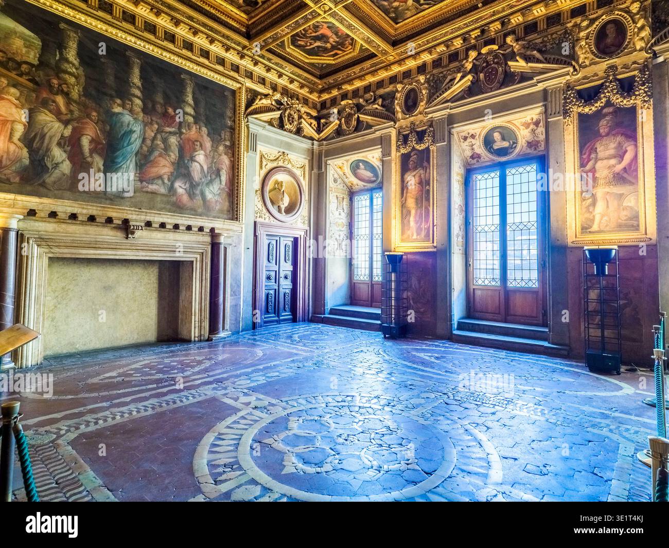 Salle de Léon X avec des œuvres de Giorgio Vasari (1511 - 1575), Marco Marchetti, également connu sous le pseudonyme Marco da Faenza (vers 1528 - 1588) et Jan Van der Straet appelé Giovanni Stradano (1523 - 1605) - appartements de Léon X dans le Palazzo Vecchio - Florence, Italie Banque D'Images
