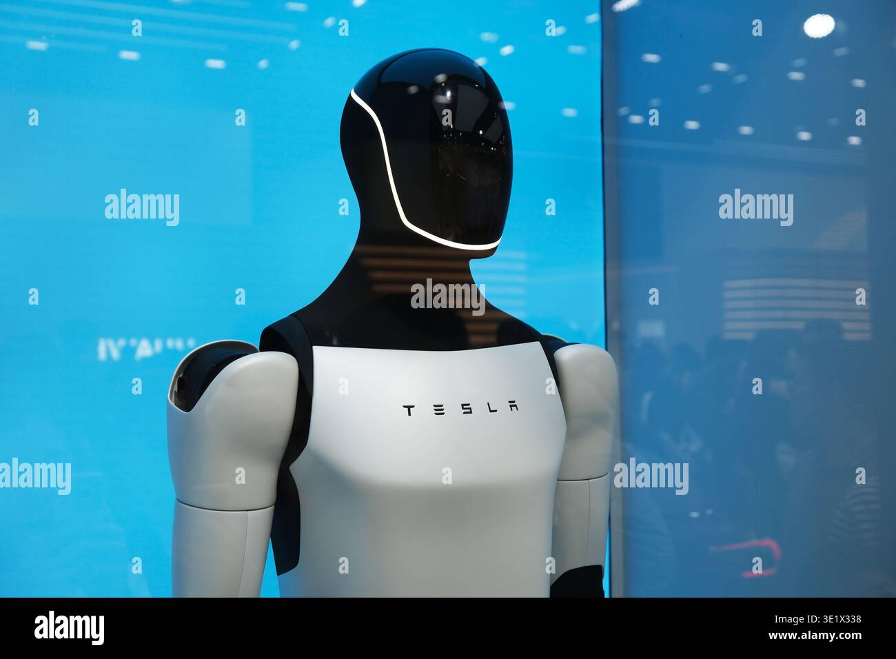 Shanghai, Chine-14 mars 2026 : vue latérale du robot humanoïde de troisième génération de Tesla, Optimus Gen 3 Banque D'Images