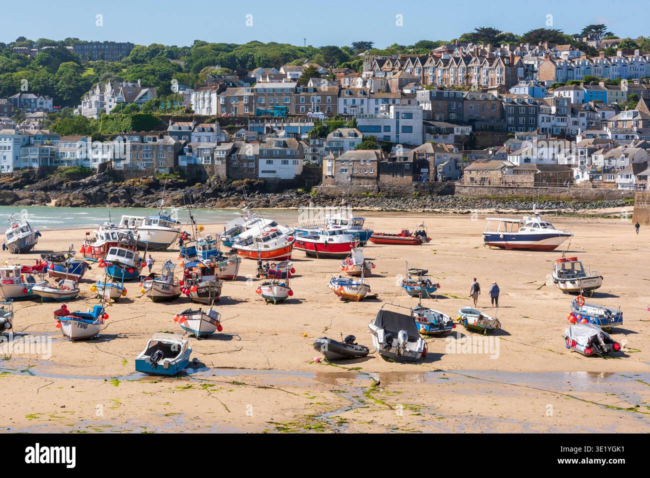 Bateaux en. Port d'Ives à marée basse, Cornwall, Royaume-Uni Banque D'Images