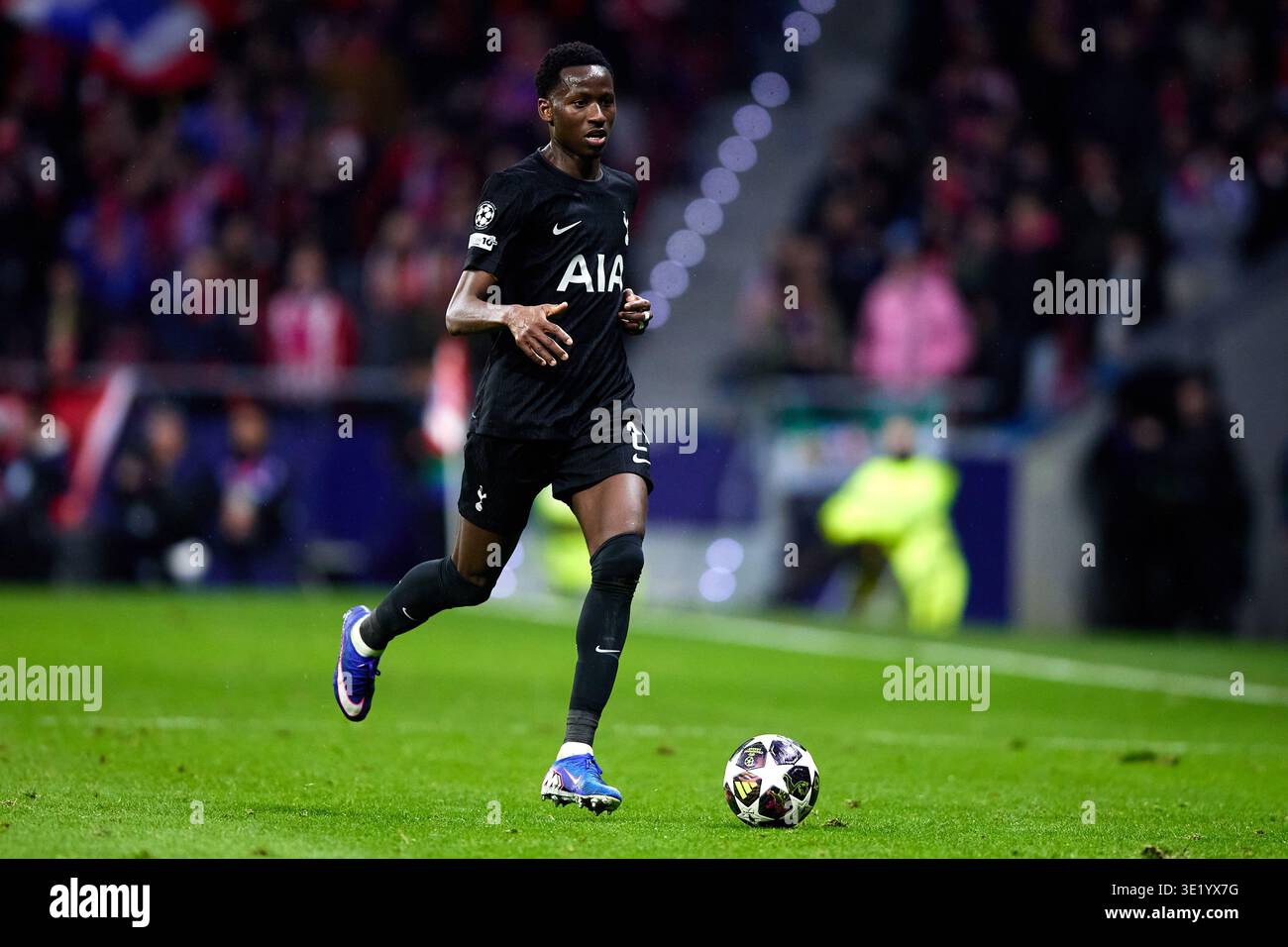 MADRID, ESPAGNE - 10 MARS : Pape Sarr de Tottenham Hotspur lors de la manche 2025/26 de la Ligue des Champions de l'UEFA entre l'Atletico de Madr Banque D'Images