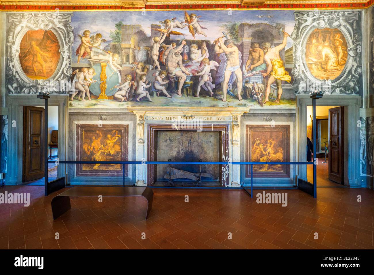 Fresque représentant la Forge du Vulcain (allégorie du feu) dans la salle des éléments dédiés aux quatre éléments (Air, eau, feu et Terre) dans le Palazzo Vecchio - Florence, Italie peintures de Giorgio Vasari (1511 - 1575), Cristoforo Gherardi, également connu sous le nom de Cristofano Gherardi et appelé il Doceno (1508 1588 - 1556) et Marco Marchetti, également connu sous le pseudonyme Marco da Faenza (vers 1528 - fresque sur bois) Banque D'Images