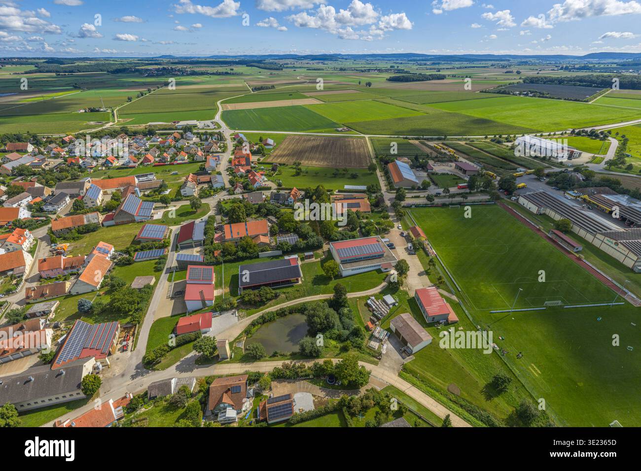 Vue sur Dittenheim, situé entre Gunzenhausen et Treuchtlingen dans la région des lacs de Franconie Banque D'Images