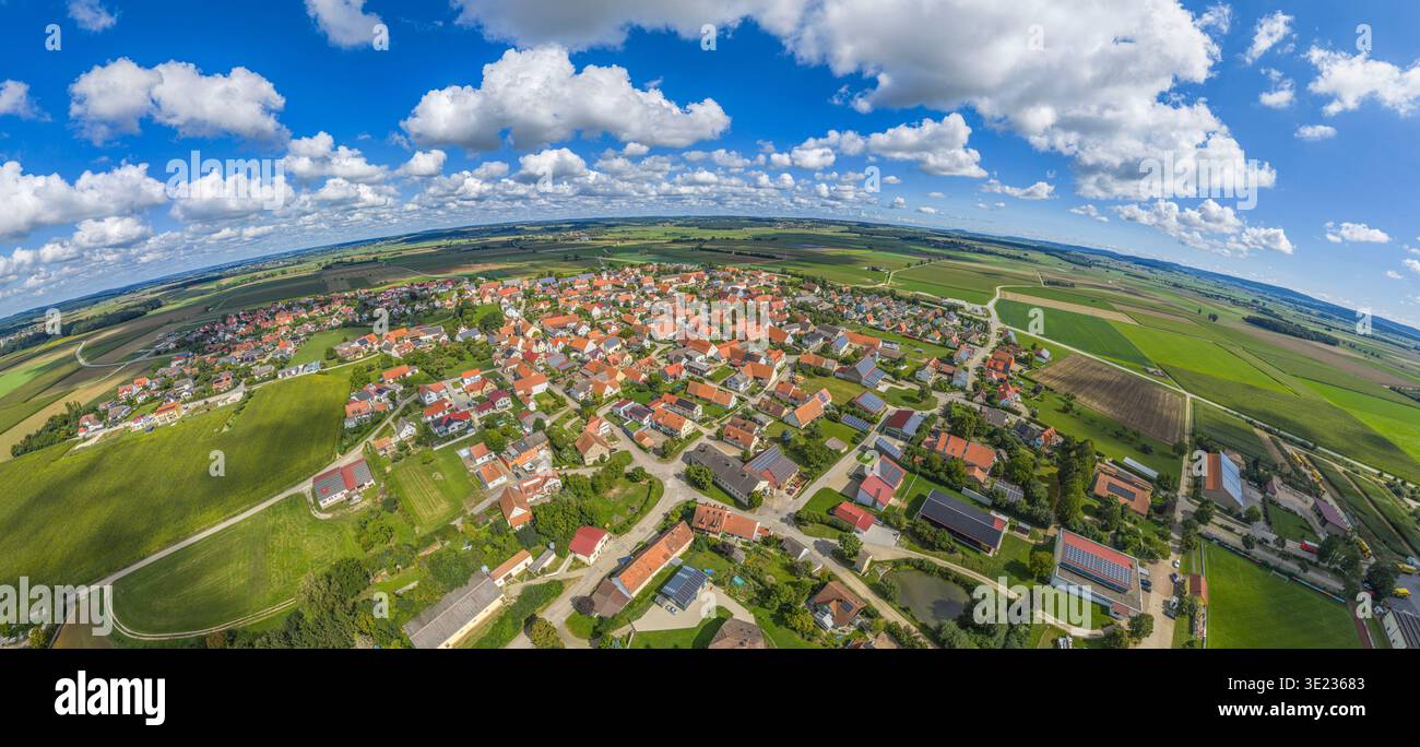 Vue sur Dittenheim, situé entre Gunzenhausen et Treuchtlingen dans la région des lacs de Franconie Banque D'Images