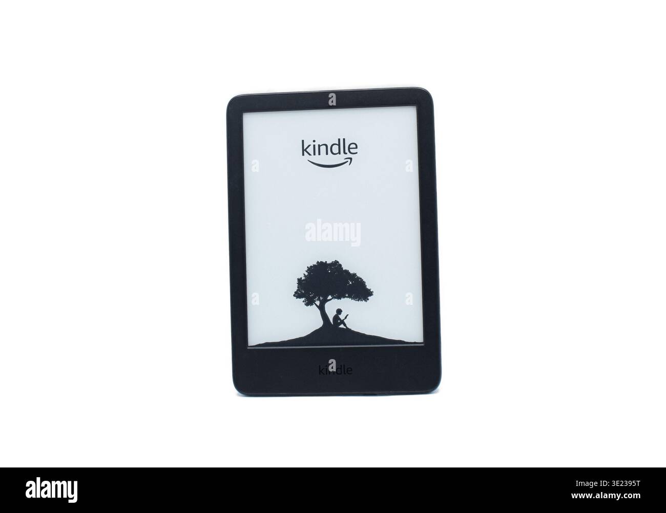 Kindle est une liseuse portable développée par Amazon qui utilise la technologie E Ink pour simuler le papier pour lire des livres électroniques, des magazines et des documents. isolé Banque D'Images