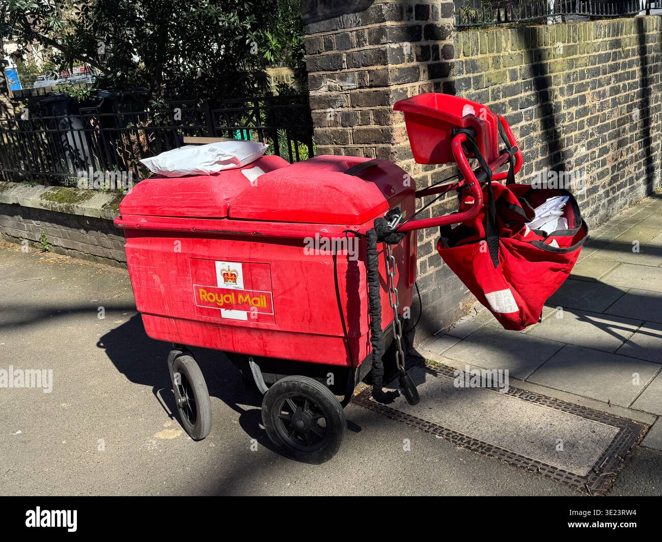 Un wagon de livraison Royal mail à Kennington, South London, Royaume-Uni Banque D'Images