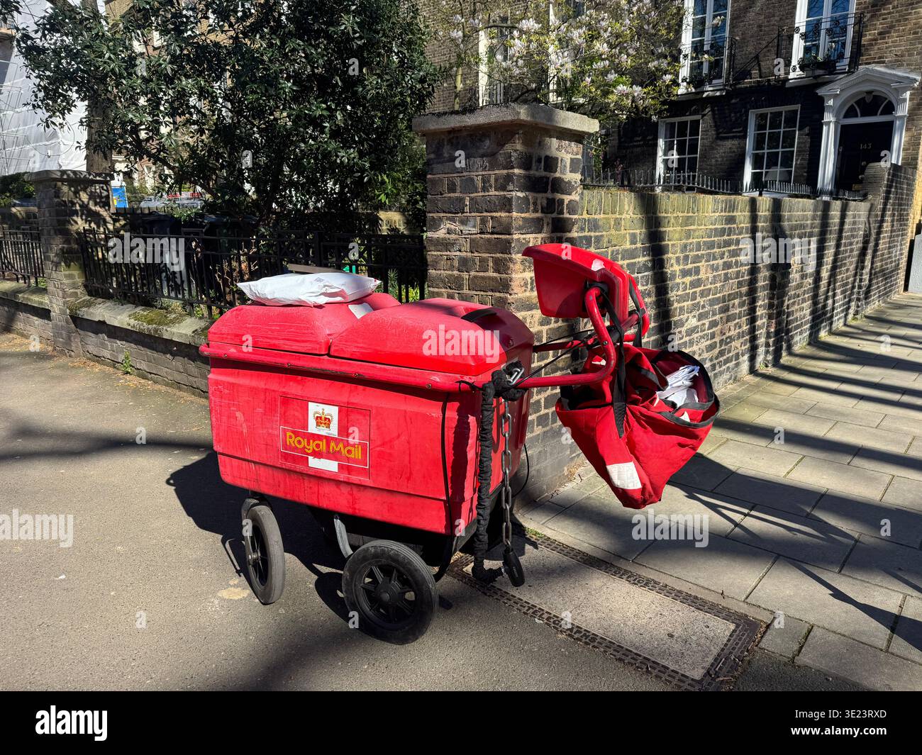 Un wagon de livraison Royal mail à Kennington, South London, Royaume-Uni Banque D'Images