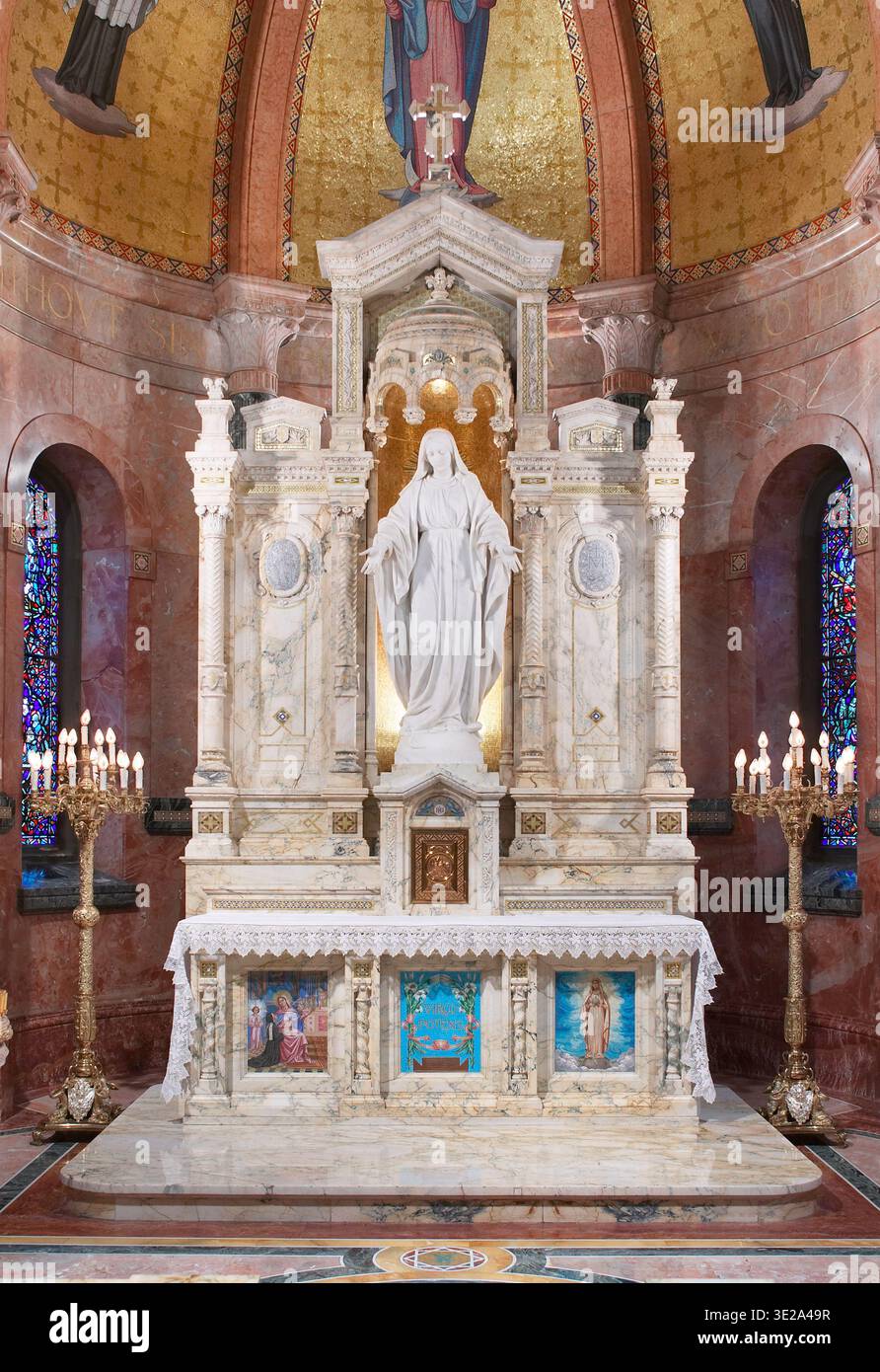 Sanctuaire de l'église de la Médaille Miraculeuse de Philadelphie, en Pennsylvanie, USA Banque D'Images