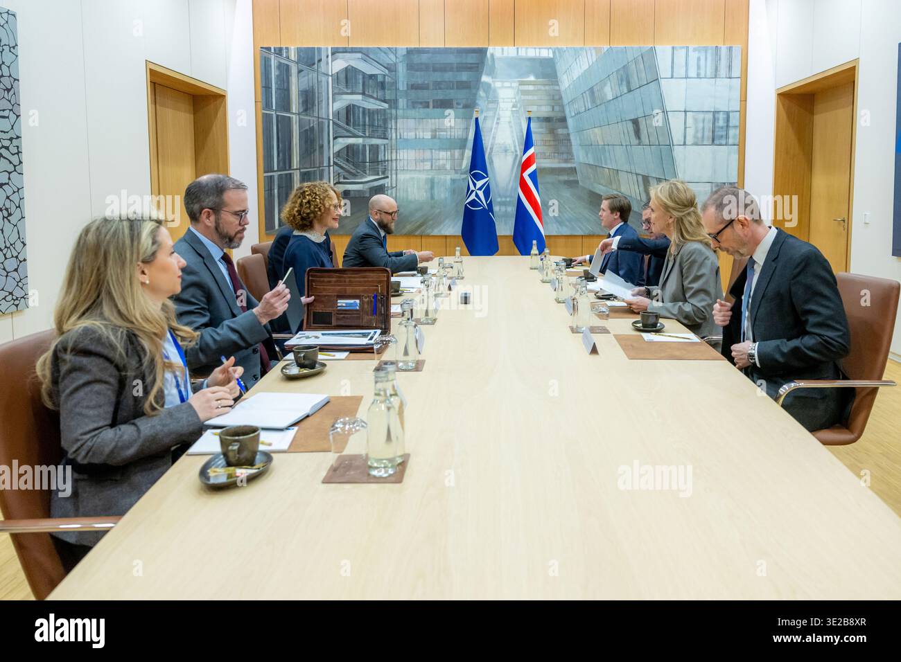 La secrétaire générale adjointe de l'OTAN, Radmila Shekerinska, rencontre Þorgerður Katrín Gunnarsdóttir, ministre islandais des affaires étrangères Banque D'Images