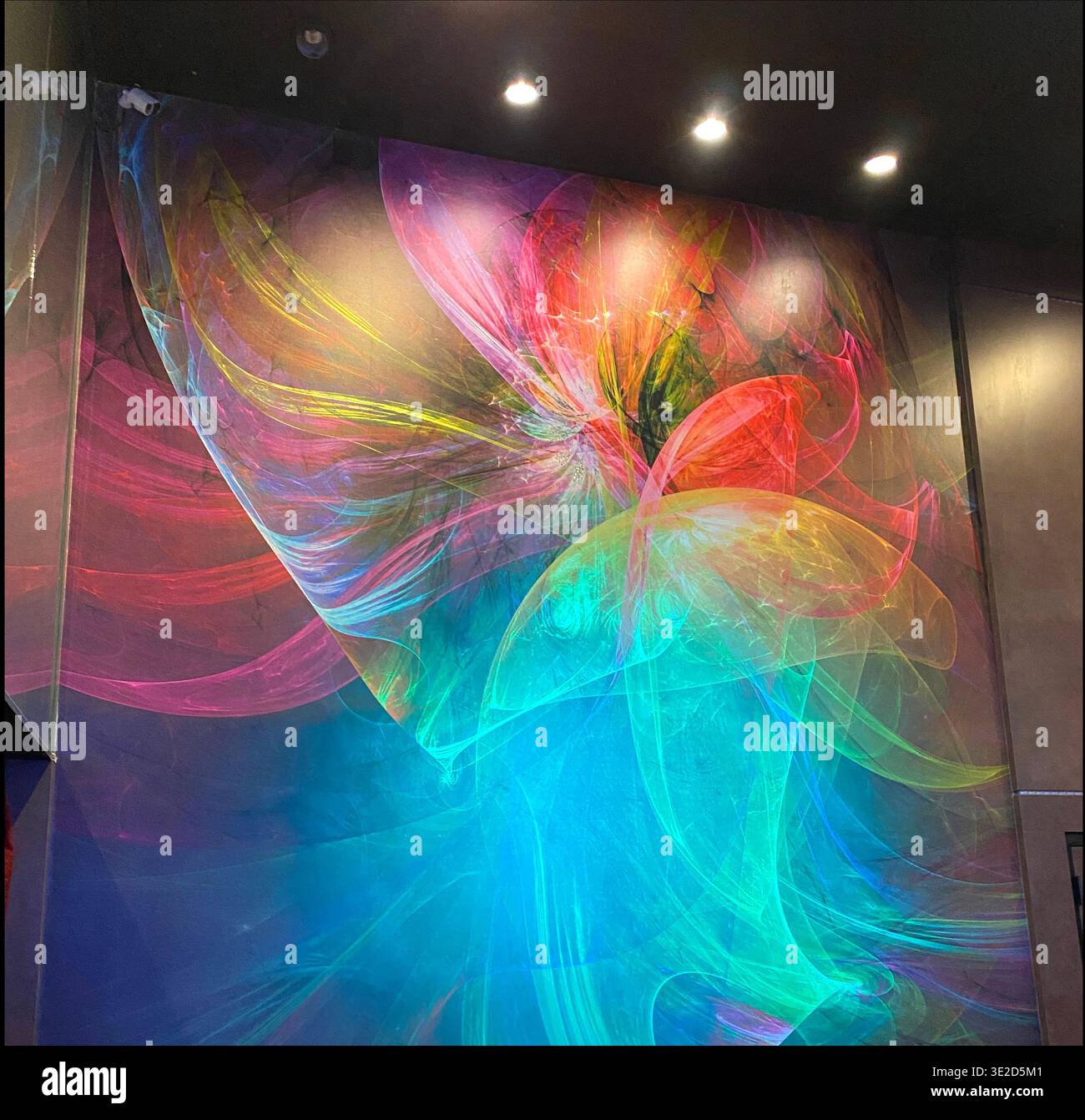 Tourbillons de lumière colorés abstraits pour le fond etc. - Image de stock capturée avec un smartphone