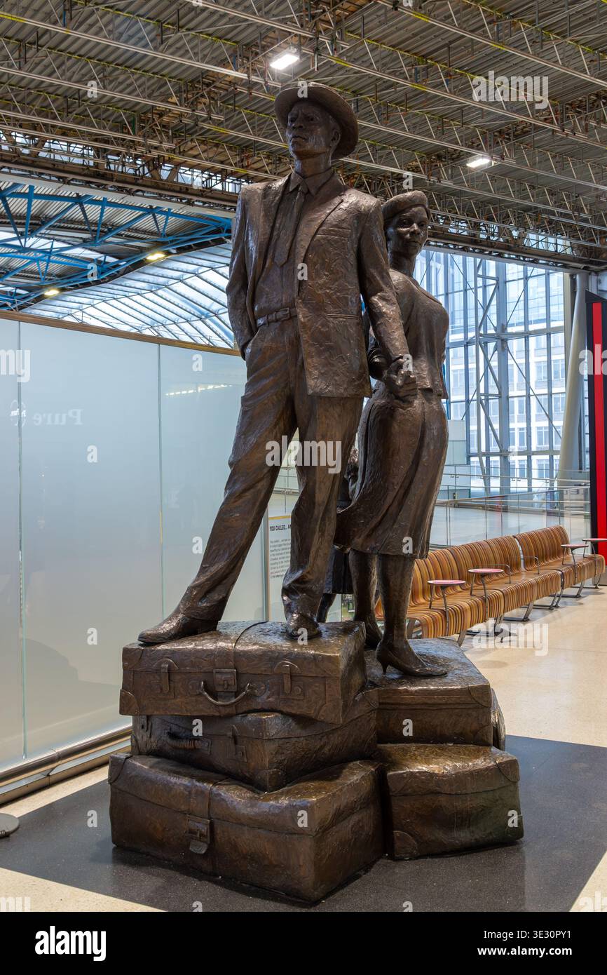 Le mémorial National Windrush à la gare de Waterloo par l'artiste Basil Watson Banque D'Images