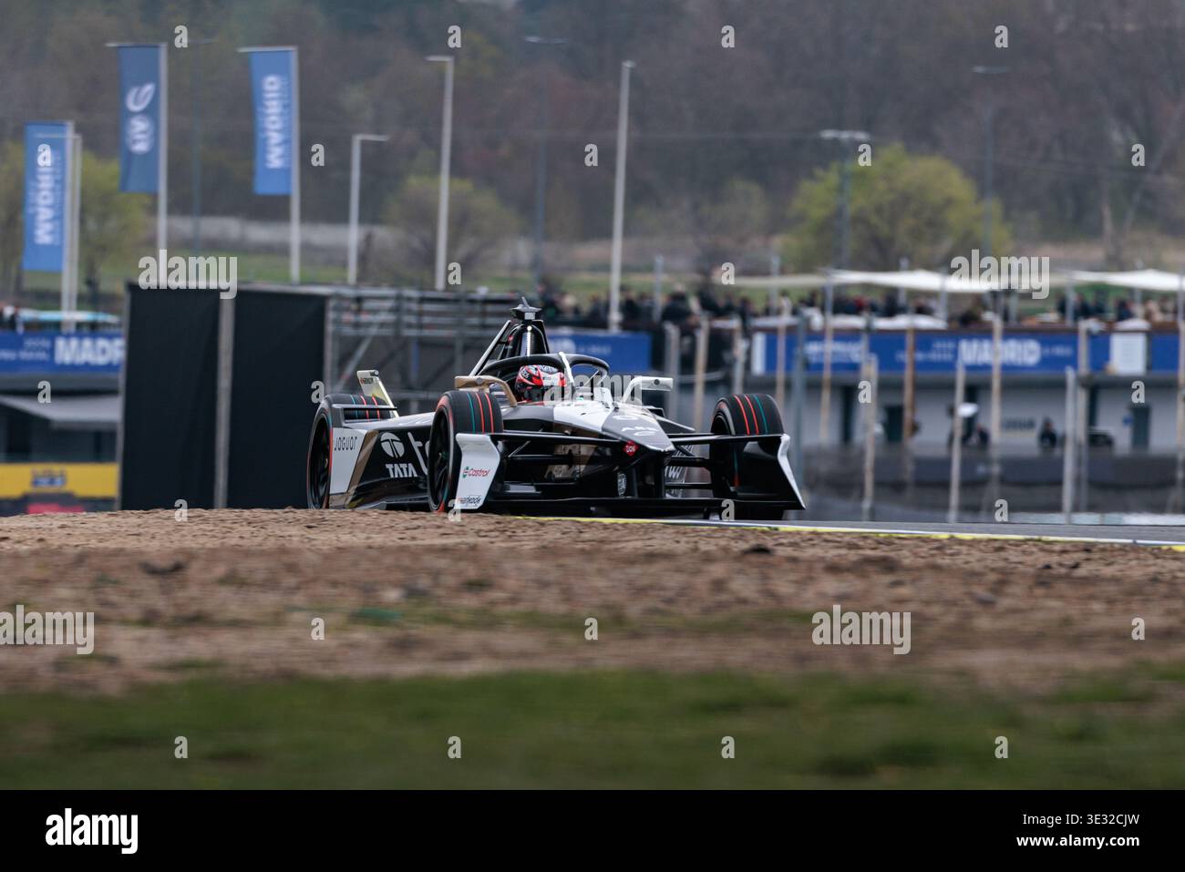 Madrid, Espagne. 20 mars 2026. Mitch Evans de Jaguar TCS Formula E Team conduit en essais libres 1 au Circuito del Jarama lors du week-end E-Prix de formule E Cupra Raval Madrid le 20 mars 2026 à Madrid, Espagne. Banque D'Images