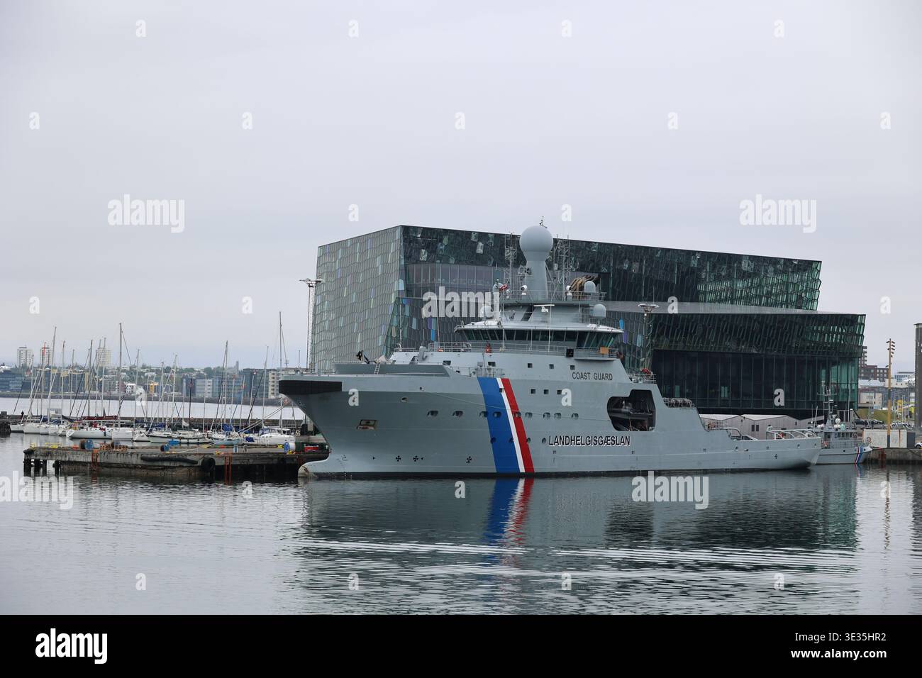 Navire des garde-côtes islandais dans le port de Reykjavik Banque D'Images