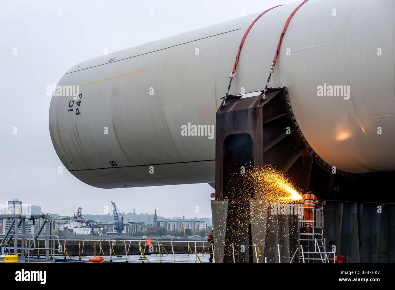 Monopiles, pièces de transition et jackets pour la construction de parcs éoliens offshore Banque D'Images