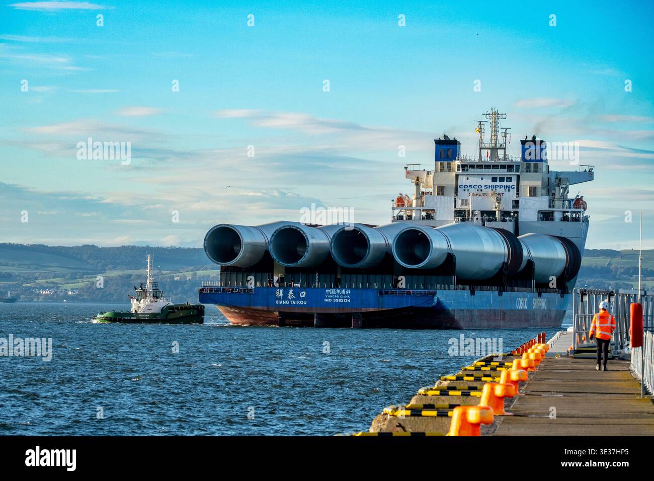 Monopiles, pièces de transition et jackets pour la construction de parcs éoliens offshore Banque D'Images