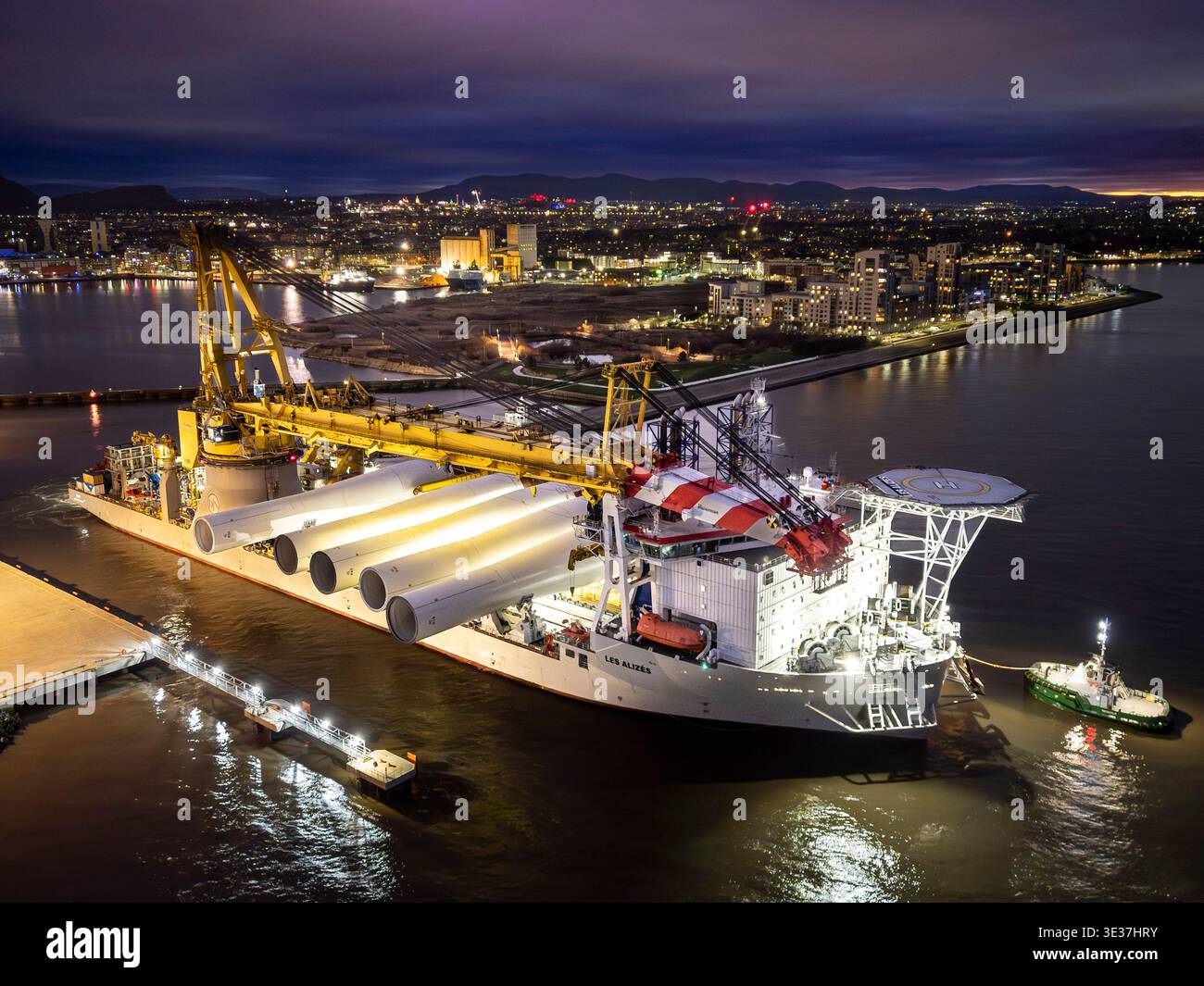 Monopiles, pièces de transition et jackets pour la construction de parcs éoliens offshore Banque D'Images