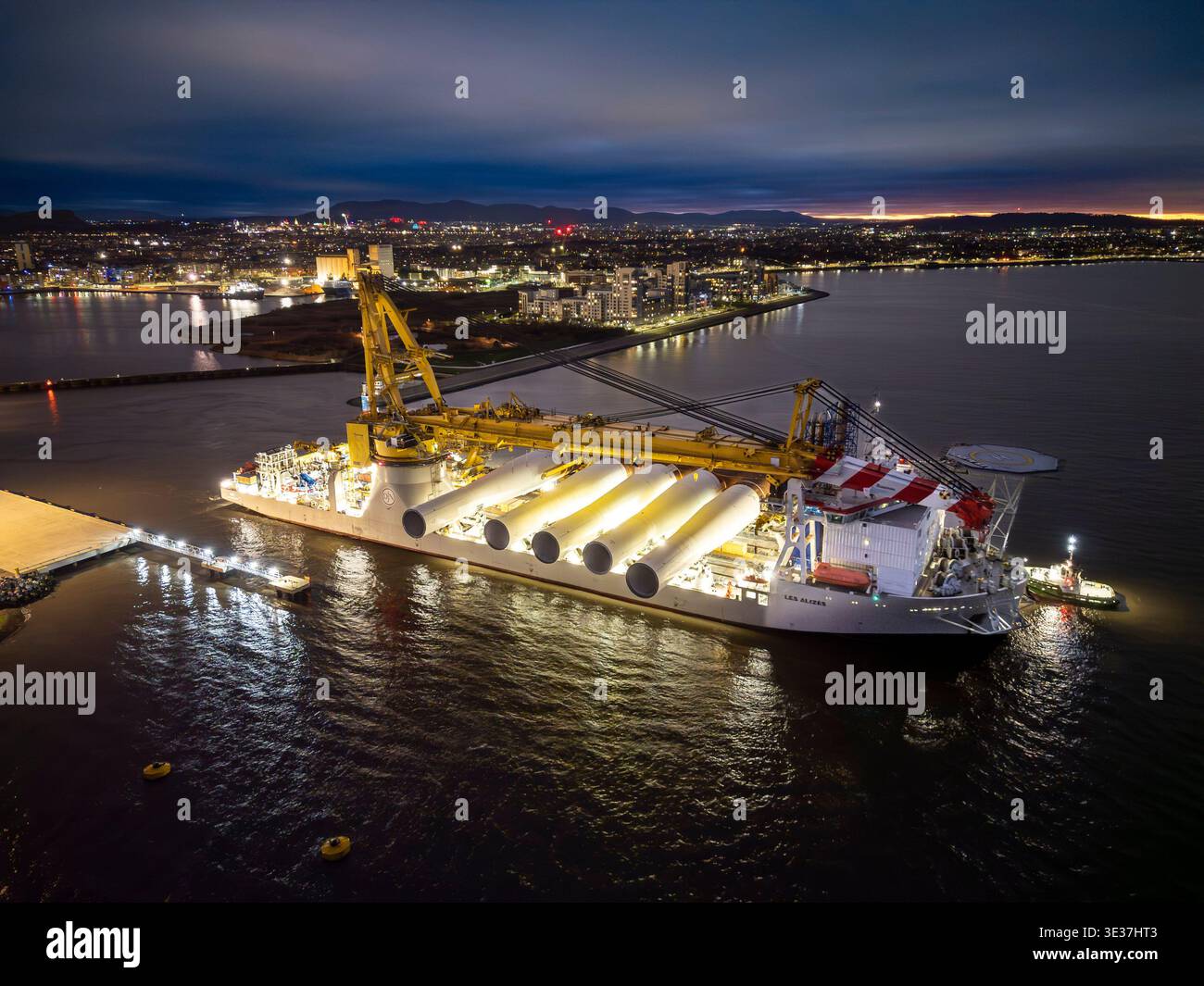 Monopiles, pièces de transition et jackets pour la construction de parcs éoliens offshore Banque D'Images
