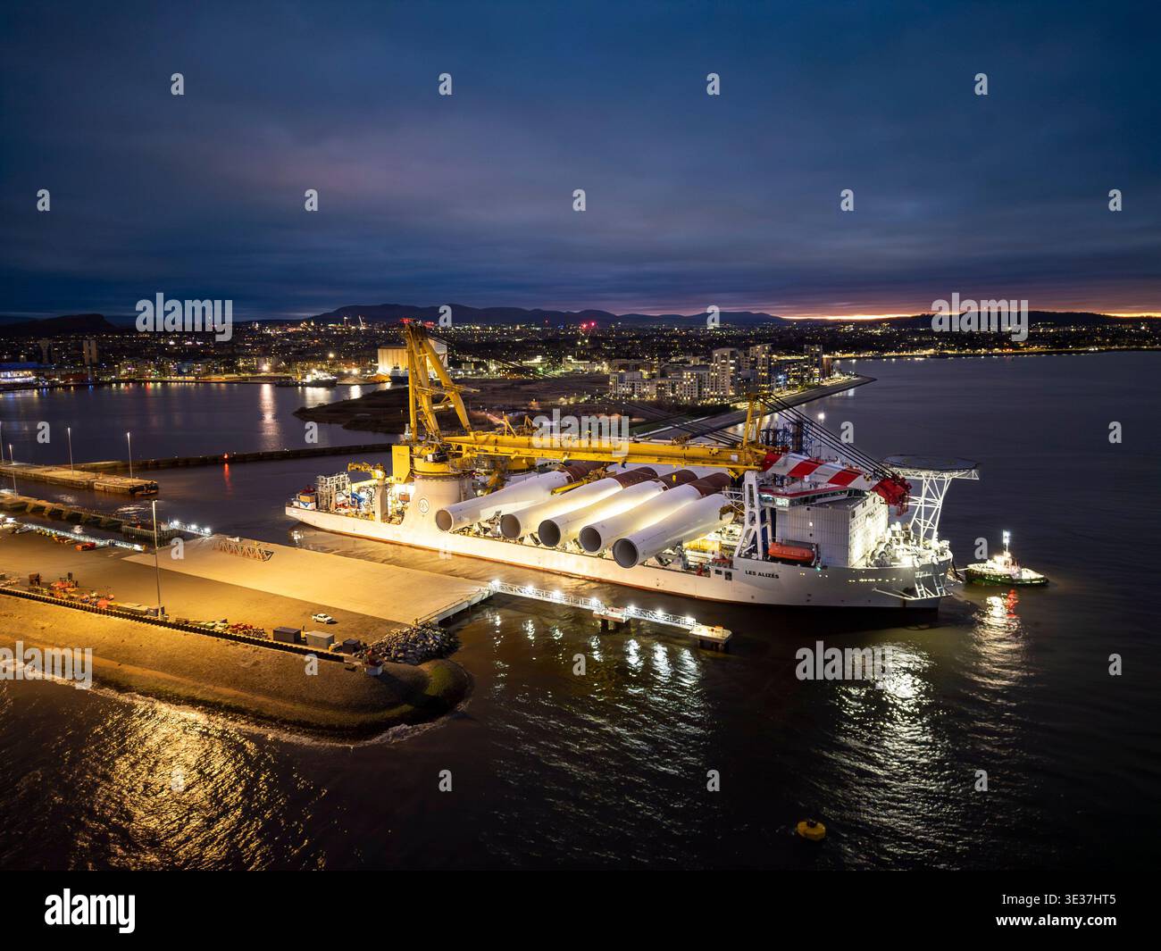 Monopiles, pièces de transition et jackets pour la construction de parcs éoliens offshore Banque D'Images