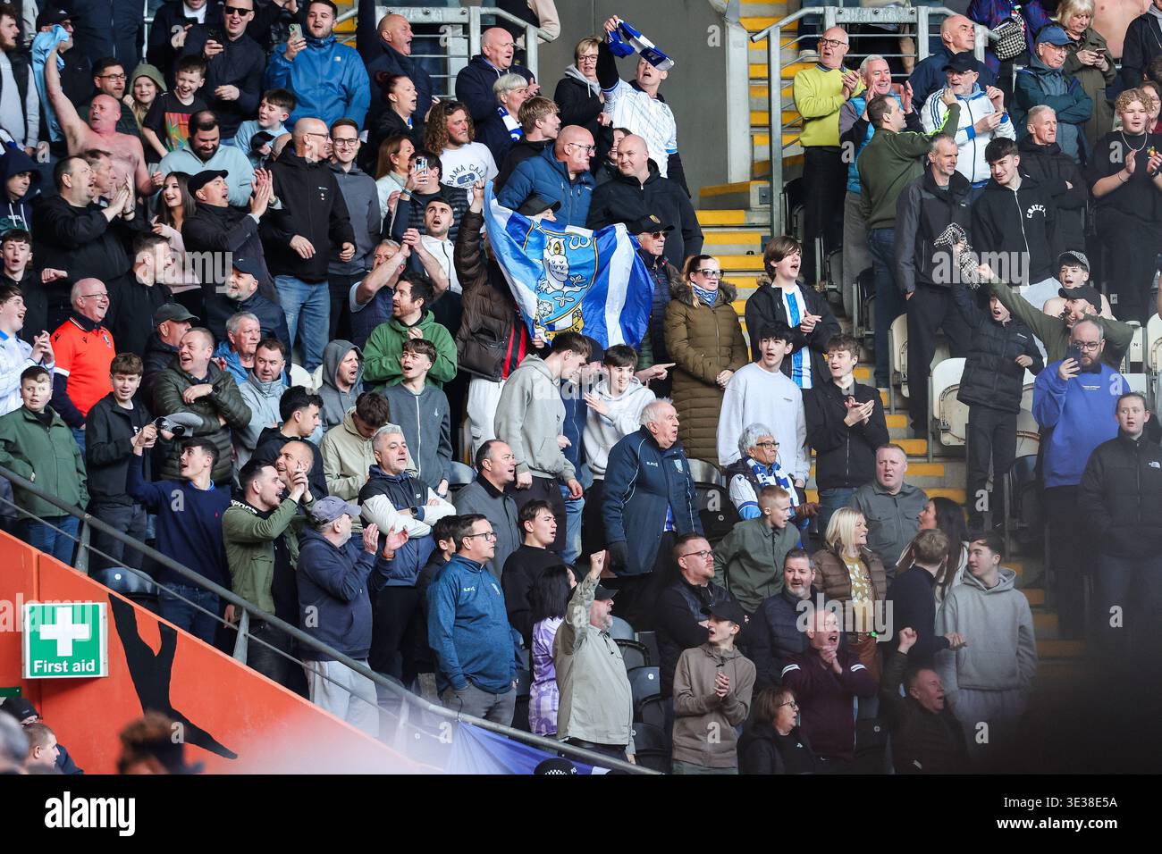 Hull, Royaume-Uni. 21 mars 2026. Fans de Sheffield Wednesday pendant le match de Hull City v Sheffield Wednesday EFL Sky Bet Championship au MKM Stadium, Hull, Angleterre, le 21 mars 2026 crédit : Richard Bierton/Every second Media crédit : Every second Media/Alamy Live News Banque D'Images