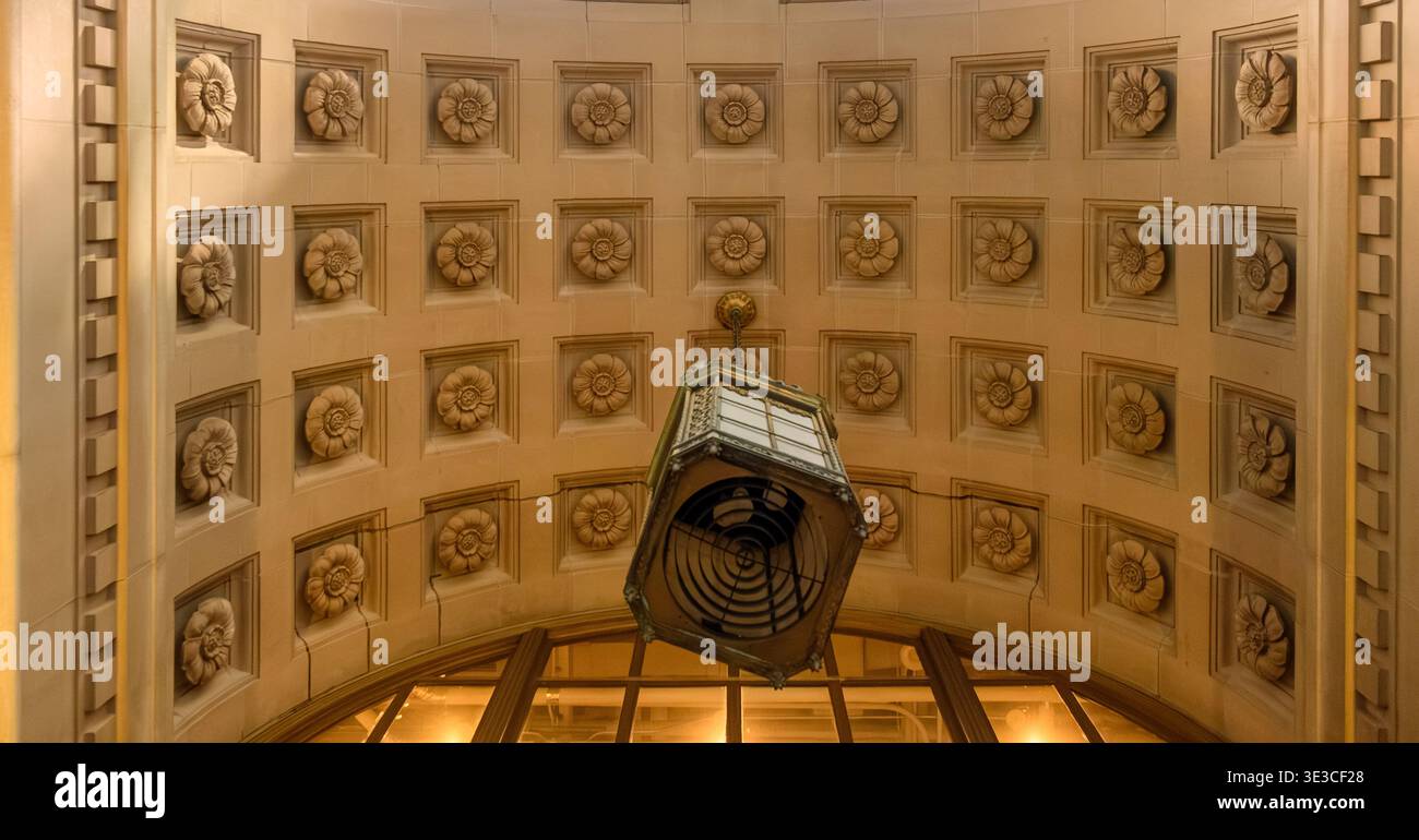 Caractéristique architecturale de l'édifice permanent Canada Trust, un monument patrimonial à Toronto, Canada Banque D'Images