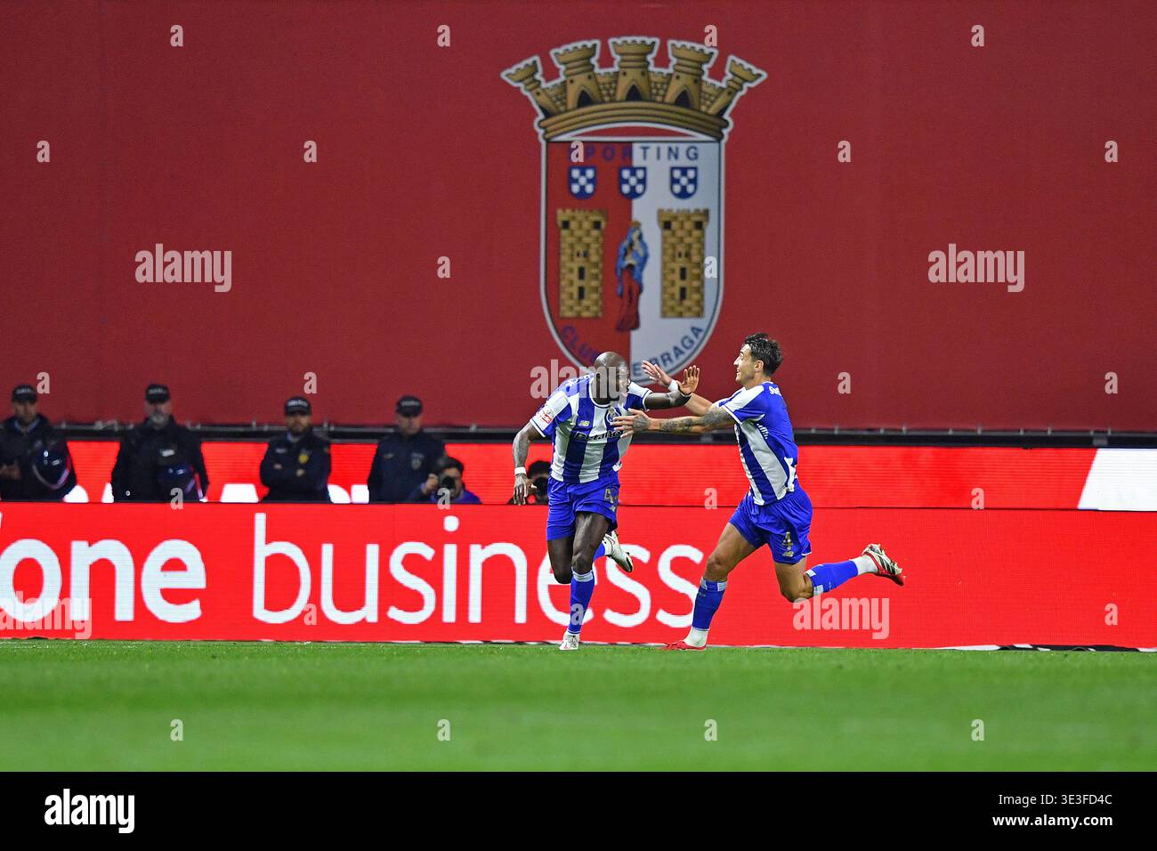 Braga, Portugal. 22nd March 2026: Braga, Portugal: Estadio Municipal de Braga, Primeira Liga 2025-2026, SC Braga versus FC Porto: Seko Fofana of FC Porto celebrates after scoring the second goal of his team with Jakub Kiwior during a match between SC Braga and FC Porto for the Primeira Liga 2025/2026 at Estadio Municipal de Braga Credit: Action Plus Sports Images/Alamy Live News Banque D'Images