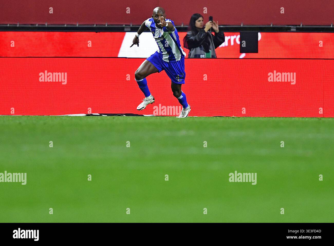 Braga, Portugal. 22nd March 2026: Braga, Portugal: Estadio Municipal de Braga, Primeira Liga 2025-2026, SC Braga versus FC Porto: Seko Fofana of FC Porto celebrates after scoring the second goal of his team during a match between SC Braga and FC Porto for the Primeira Liga 2025/2026 at Estadio Municipal de Braga Credit: Action Plus Sports Images/Alamy Live News Banque D'Images