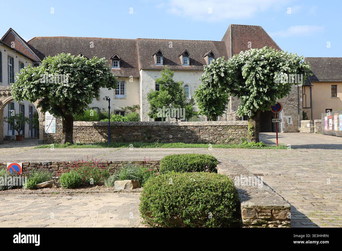 Rue ancienne typique, village de Saint Yrieix la Perche, département de la haute-Vienne, France Banque D'Images