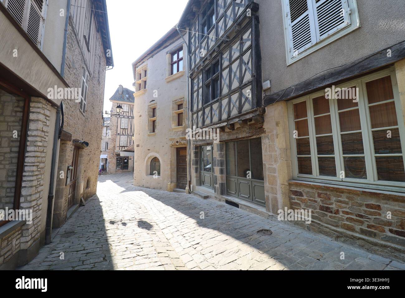 Rue ancienne typique, village de Saint Yrieix la Perche, département de la haute-Vienne, France Banque D'Images
