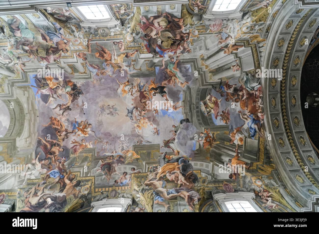 Chiesa di Sant'Ignazio di Loyola, Rome, Italie. Admirez la peinture baroque en trompe-l'oeil d'Andrea Pozzo, représentant l'apothéose de tous Banque D'Images