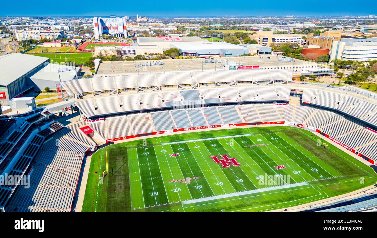 Houston, TX - 26 février 2026 : vue d'un drone mettant en évidence la signalisation du stade TDECU et le terrain de football de l'Université de Houston, un athlet universitaire majeur Banque D'Images