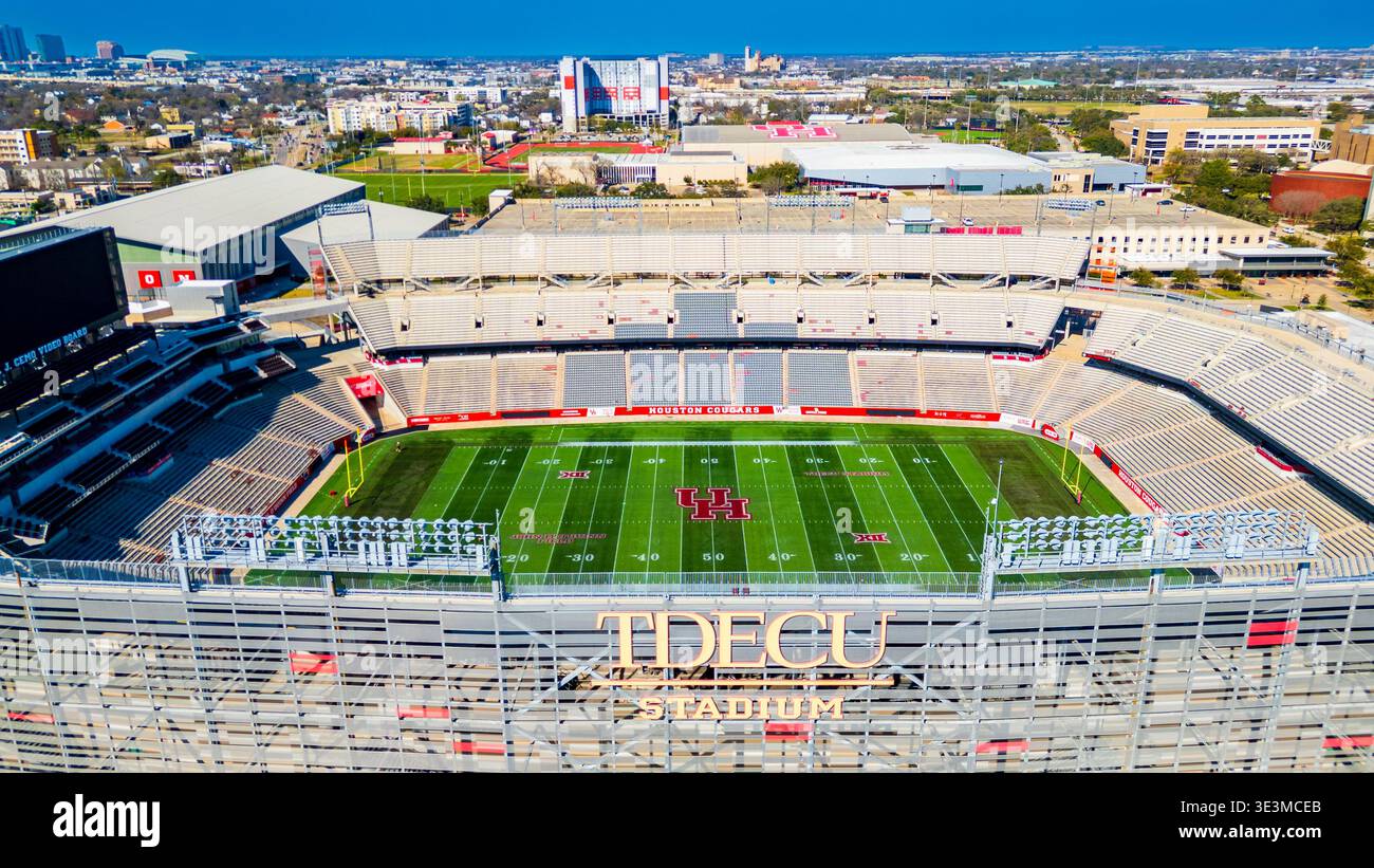 Houston, TX - 26 février 2026 : vue d'un drone mettant en évidence la signalisation du stade TDECU et le terrain de football de l'Université de Houston, un athlet universitaire majeur Banque D'Images