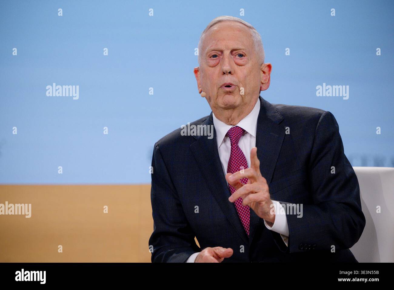 Houston, États-Unis. 23 mars 2026. Le général Jim Mattis, secrétaire à la Défense (2017-2018) et corps des Marines des États-Unis (Ret.), prend la parole sur scène lors de la CERAWeek by S&P Global au Hilton Americas à Houston, Texas, le 23 mars 2026. La discussion sur cet événement rassemble des leaders mondiaux de l’énergie pour explorer le thème de « convergence et concurrence : énergie, technologie et géopolitique ». (Photo de Marcus Ingram/Sipa USA) crédit : Sipa USA/Alamy Live News Banque D'Images