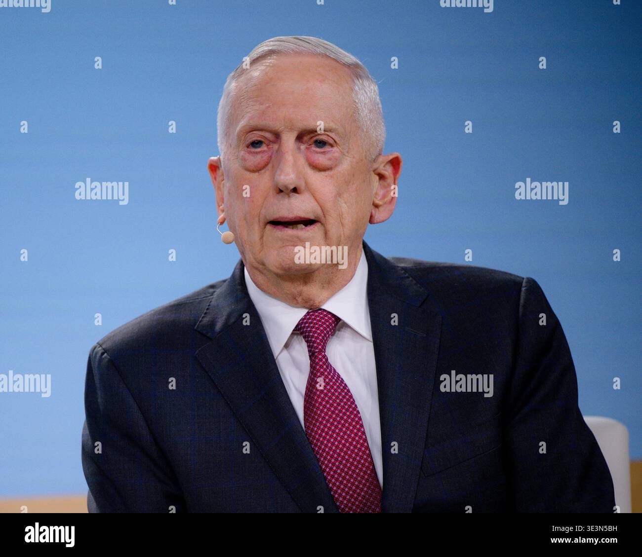 Houston, États-Unis. 23 mars 2026. Le général Jim Mattis, secrétaire à la Défense (2017-2018) et corps des Marines des États-Unis (Ret.), prend la parole sur scène lors de la CERAWeek by S&P Global au Hilton Americas à Houston, Texas, le 23 mars 2026. La discussion sur cet événement rassemble des leaders mondiaux de l’énergie pour explorer le thème de « convergence et concurrence : énergie, technologie et géopolitique ». (Photo de Marcus Ingram/Sipa USA) crédit : Sipa USA/Alamy Live News Banque D'Images