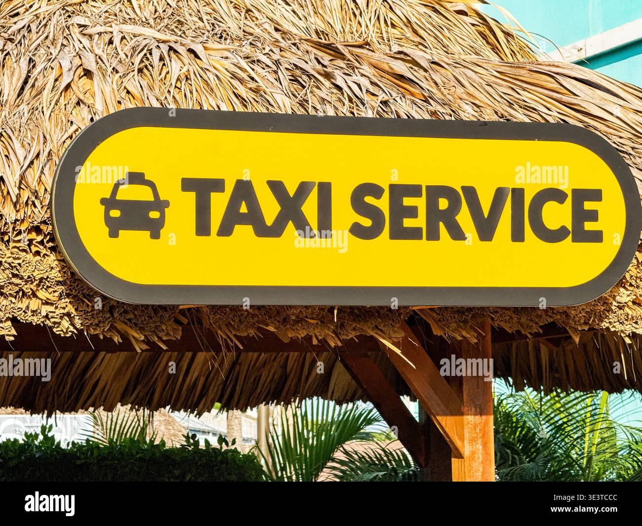 Vue rapprochée d'un panneau sur une station de taxis sur un isalnd tropical Banque D'Images