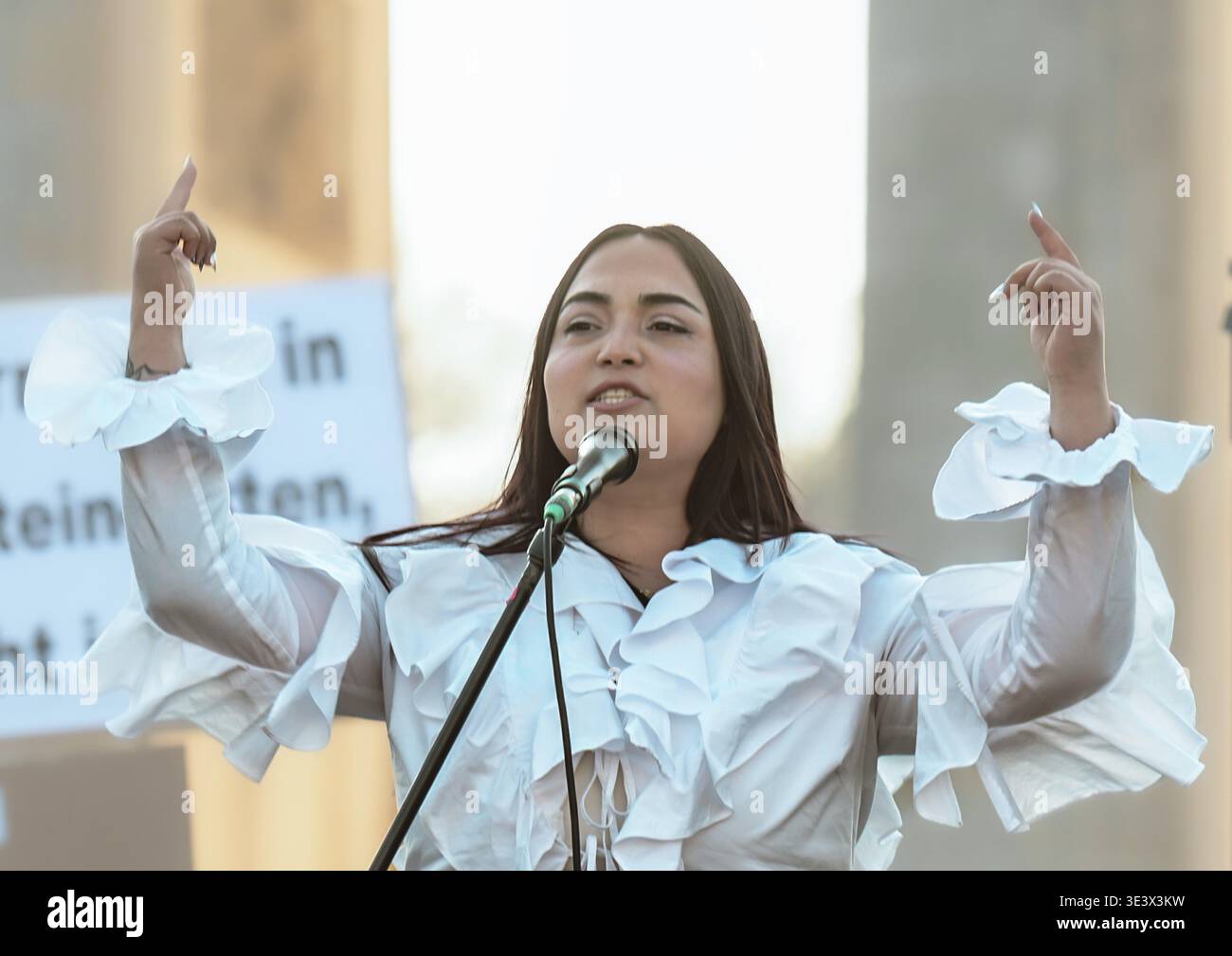 Bahar KIJzIJl à la manifestation du Feminist Fight Club sous le slogan contre la violence numérique sexualisée, solidarité avec toutes les victimes Banque D'Images