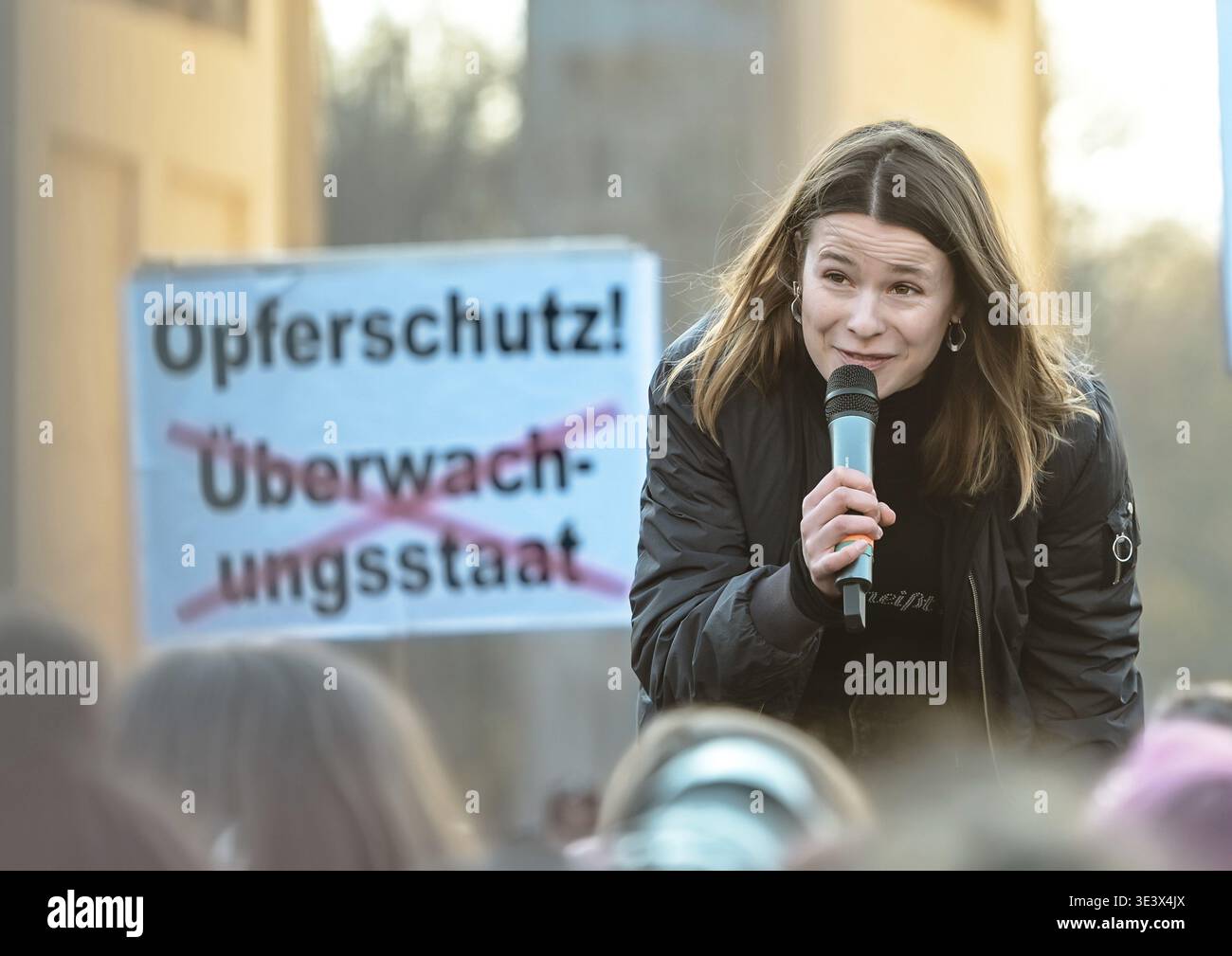 La militante pour le climat Luisa Neubauer à la manifestation du Feminist Fight Club sous le slogan contre la violence numérique sexualisée, solidarité avec tous les vic Banque D'Images