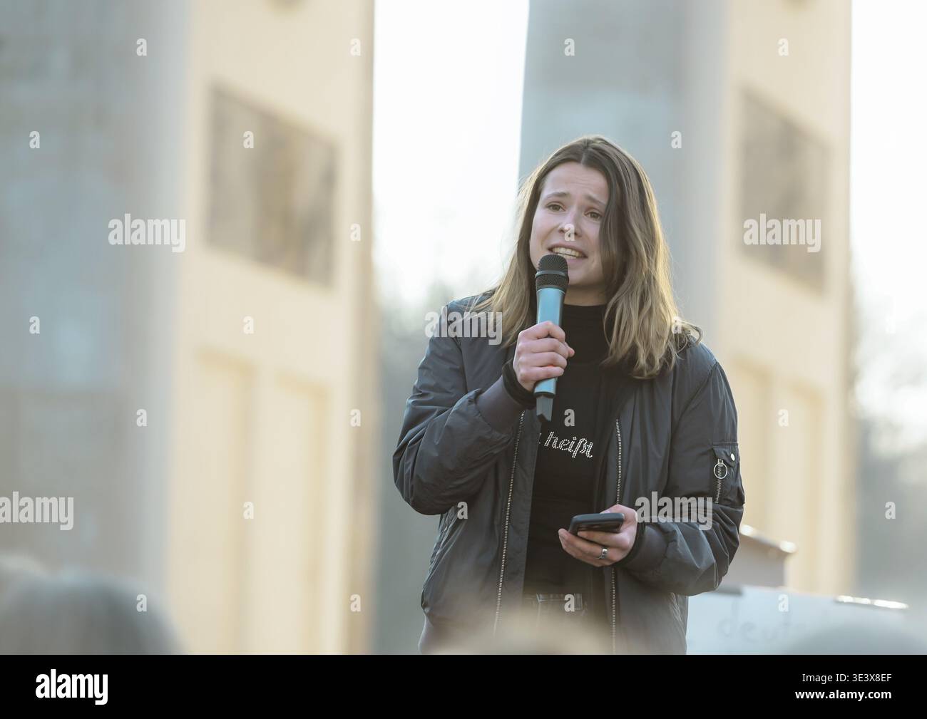 La militante pour le climat Luisa Neubauer à la manifestation du Feminist Fight Club sous le slogan contre la violence numérique sexualisée, solidarité avec tous les vic Banque D'Images