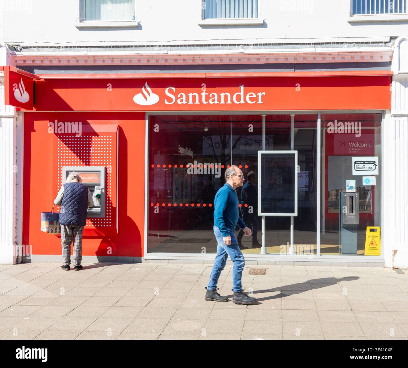 Façade de la succursale de Santander Bank, London Road North, centre-ville de Lowestoft, Suffolk, Angleterre, Royaume-Uni Banque D'Images