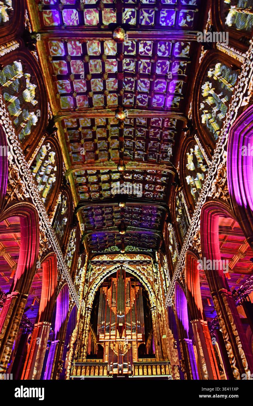 Spectacle de lumière « luminescence » à la cathédrale de Manchester Banque D'Images